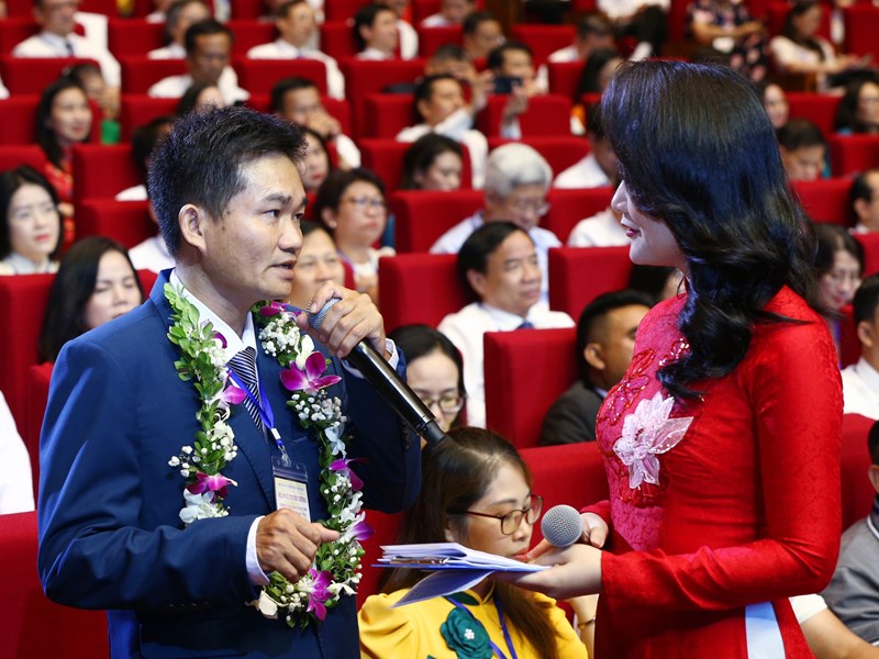 Tuyên dương gương điển hình tiên tiến trong lĩnh vực văn hoá toàn quốc năm 2023: “Từng giọt nước nhỏ thấm vào lòng đất, chảy về một hướng mới thành suối, thành sông” - Anh 13