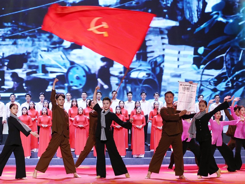 Tuyên dương gương điển hình tiên tiến trong lĩnh vực văn hoá toàn quốc năm 2023: “Từng giọt nước nhỏ thấm vào lòng đất, chảy về một hướng mới thành suối, thành sông” - Anh 7
