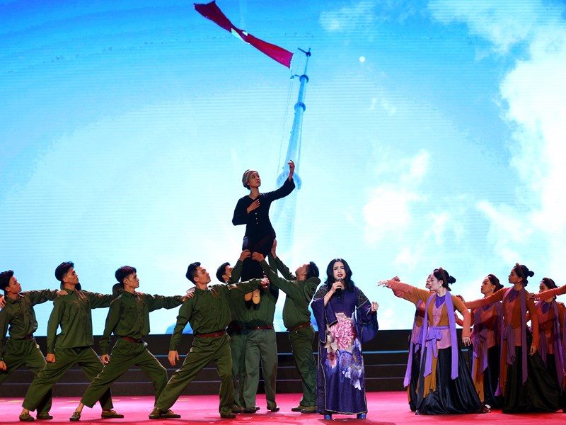 Tuyên dương gương điển hình tiên tiến trong lĩnh vực văn hoá toàn quốc năm 2023: “Từng giọt nước nhỏ thấm vào lòng đất, chảy về một hướng mới thành suối, thành sông” - Anh 8