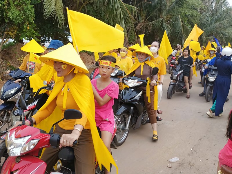 Sắc màu lễ hội đua thuyền trên biển ở Cảnh Dương - Anh 4