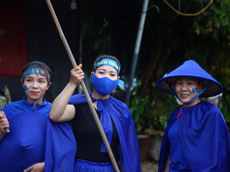 Sắc màu lễ hội đua thuyền trên biển ở Cảnh Dương - Anh 5