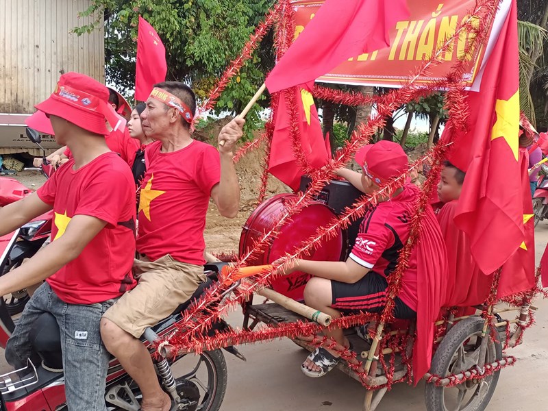 Sắc màu lễ hội đua thuyền trên biển ở Cảnh Dương - Anh 8