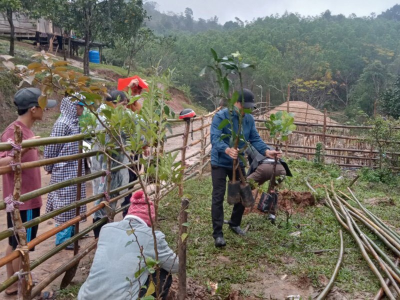 Lan tỏa yêu thương ở các bản làng người A Rem, Ma Coong - Anh 1