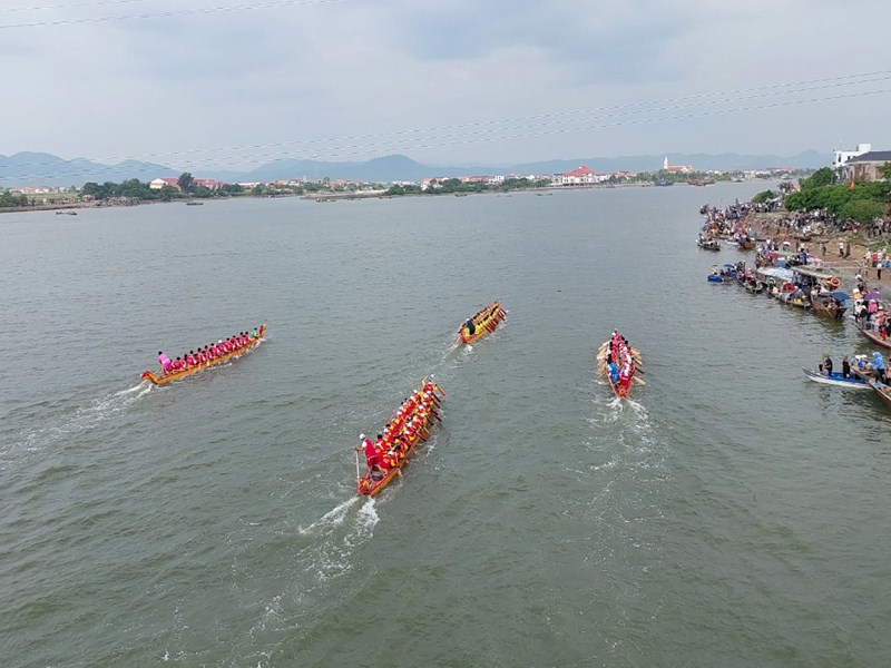 Rộn ràng lễ hội đua thuyền mừng Tết Độc lập ở Quảng Bình - Anh 9