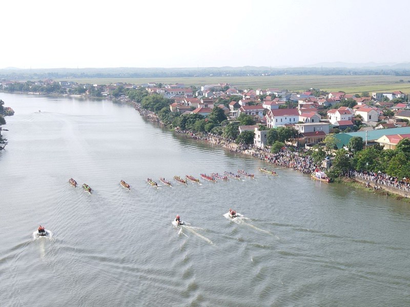 Rộn ràng lễ hội đua thuyền mừng Tết Độc lập ở Quảng Bình - Anh 5