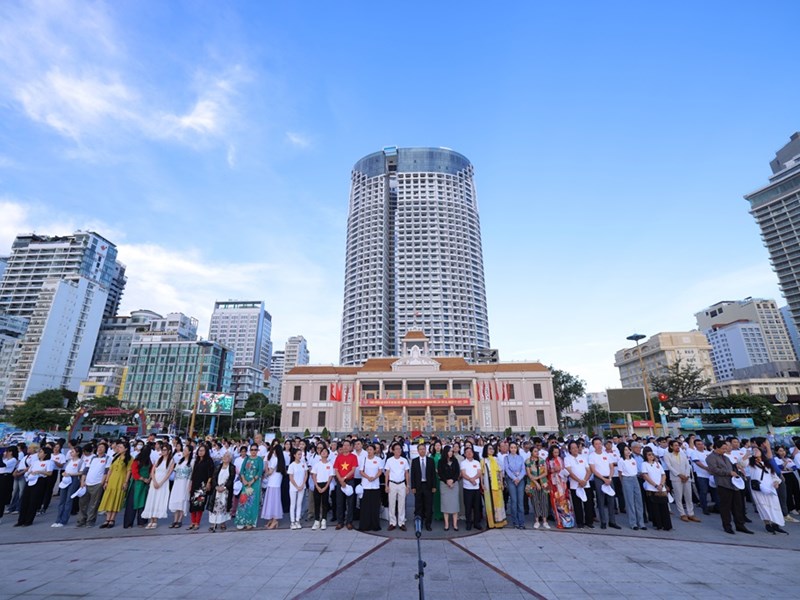 Cánh diều vàng 2023 khai màn với chương trình Hừng đông rực rỡ - Anh 1
