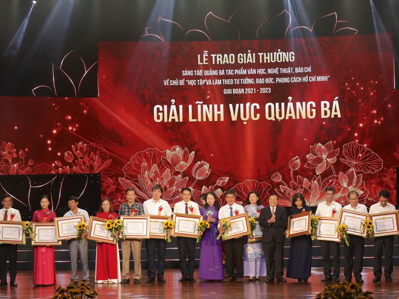 Trao giải thưởng sáng tác, quảng bá tác phẩm VHNT, báo chí về “Học tập và làm theo tư tưởng, đạo đức, phong cách Hồ Chí Minh” - Anh 5