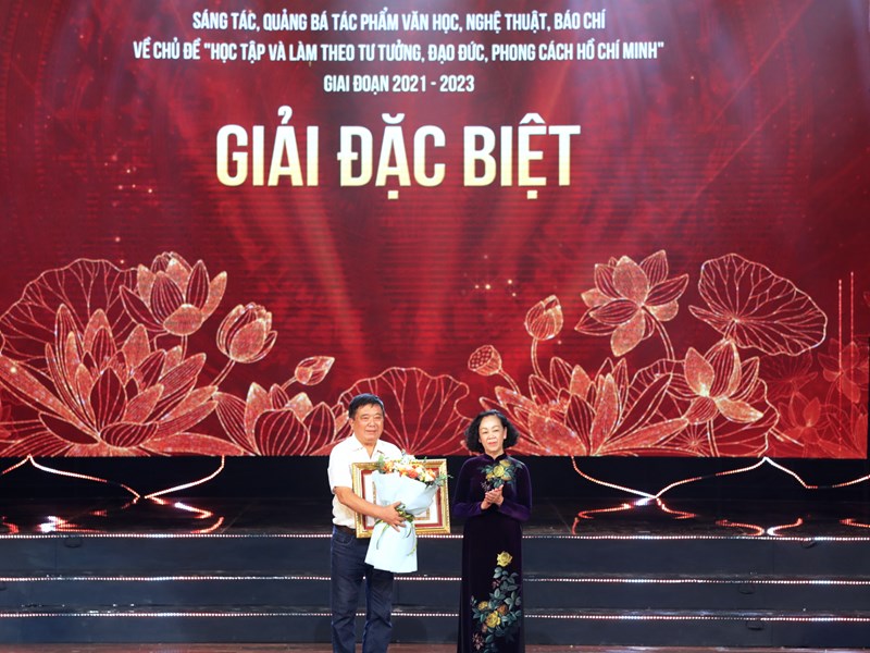 Trao giải thưởng sáng tác, quảng bá tác phẩm VHNT, báo chí về “Học tập và làm theo tư tưởng, đạo đức, phong cách Hồ Chí Minh” - Anh 3