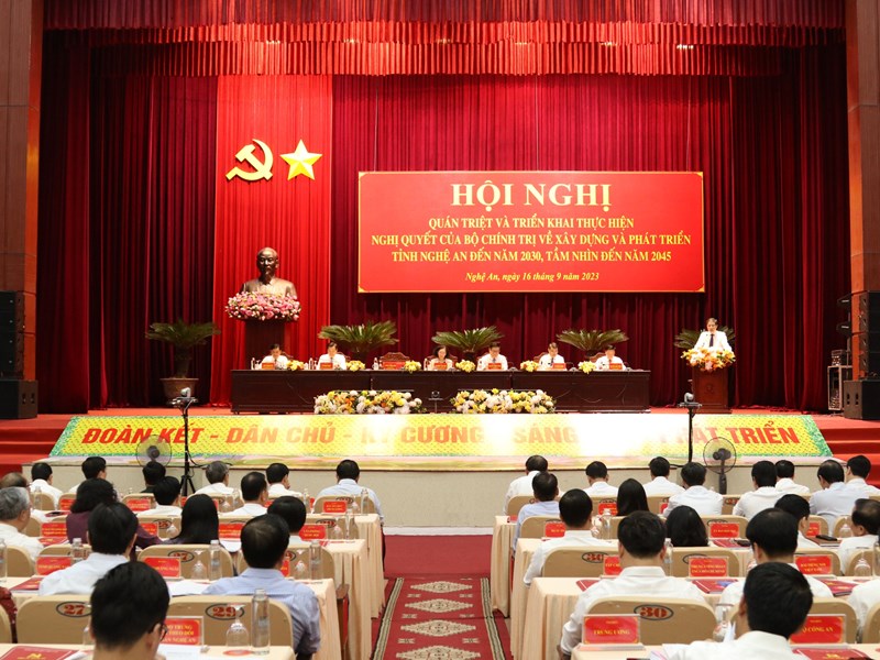 Bộ trưởng Nguyễn Văn Hùng: Cần phát huy hết tiềm năng, lợi thế bản sắc văn hoá và con người xứ Nghệ - Anh 1