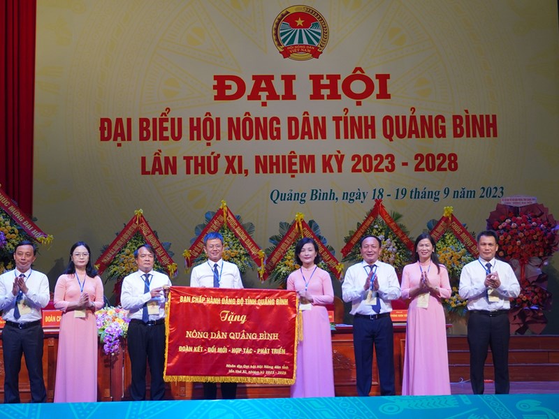 Nông dân Quảng Bình tích cực xây dựng đời sống văn hoá - Anh 2