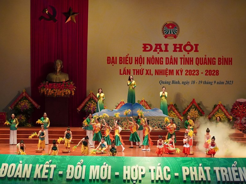 Nông dân Quảng Bình tích cực xây dựng đời sống văn hoá - Anh 1