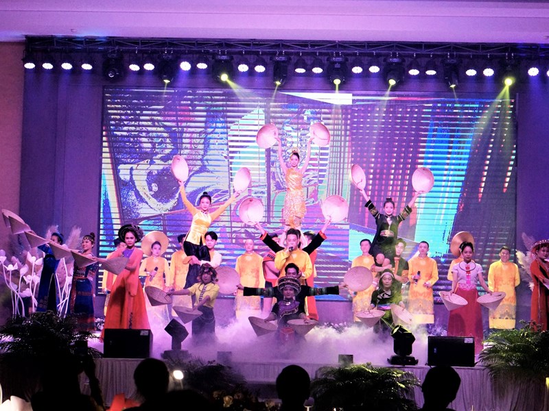 Trao thưởng Hội thi “Tiếng hát ngành Du lịch Khánh Hòa” - Anh 2