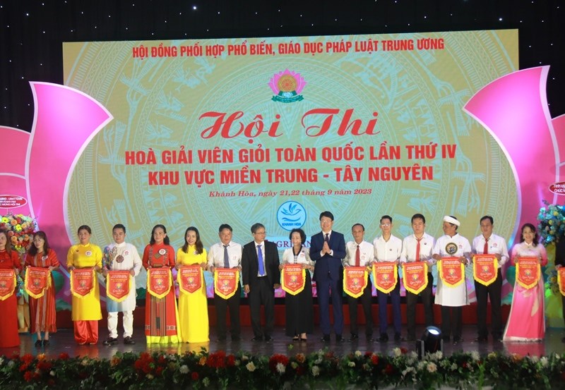 Khai mạc Hội thi hòa giải viên giỏi khu vực miền Trung - Tây Nguyên - Anh 1