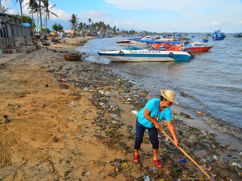 Khánh Hòa:  Chuyện về những người “biến” bãi rác trên đảo thành điểm du lịch - Anh 1