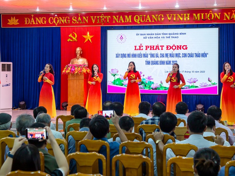 Quảng Bình: Xây dựng gia đình kiểu mẫu ‘Ông bà, cha mẹ mẫu mực, con cháu thảo hiền’ - Anh 1