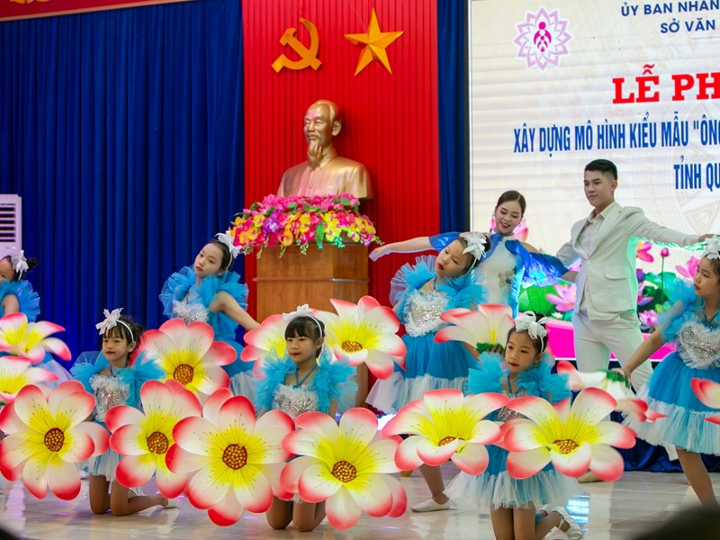 Quảng Bình: Xây dựng gia đình kiểu mẫu ‘Ông bà, cha mẹ mẫu mực, con cháu thảo hiền’ - Anh 2