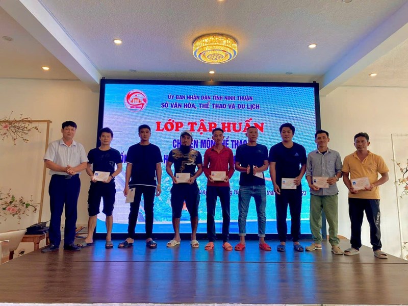 Ninh Thuận: Phổ biến kiến thức bơi, lặn phòng tránh rủi ro trong hoạt động du lịch - Anh 2