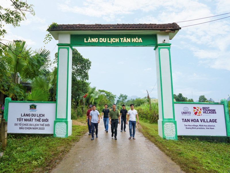 ‘Rốn lũ’ Tân Hoá trở thành Làng du lịch tốt nhất thế giới - Anh 1