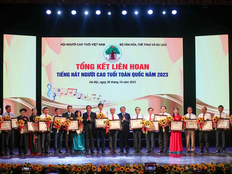Tổng kết Liên hoan Tiếng hát Người cao tuổi toàn quốc 2023: Những giá trị tinh thần vô giá - Anh 4