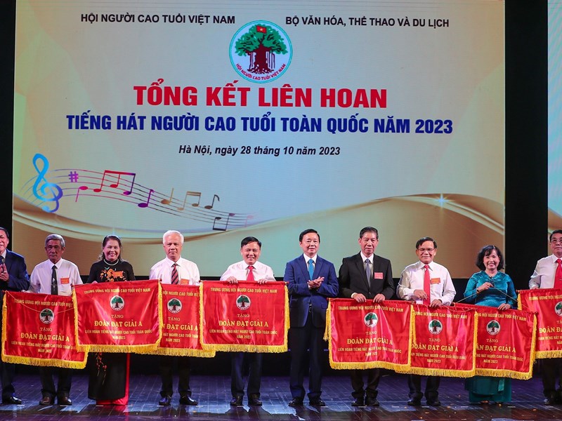Tổng kết Liên hoan Tiếng hát Người cao tuổi toàn quốc 2023: Những giá trị tinh thần vô giá - Anh 1