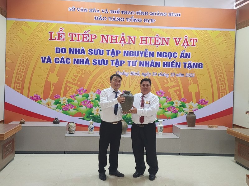 Tiếp nhận, trưng bày gần 400 hiện vật do nhà sưu tập tư nhân hiến tặng - Anh 2