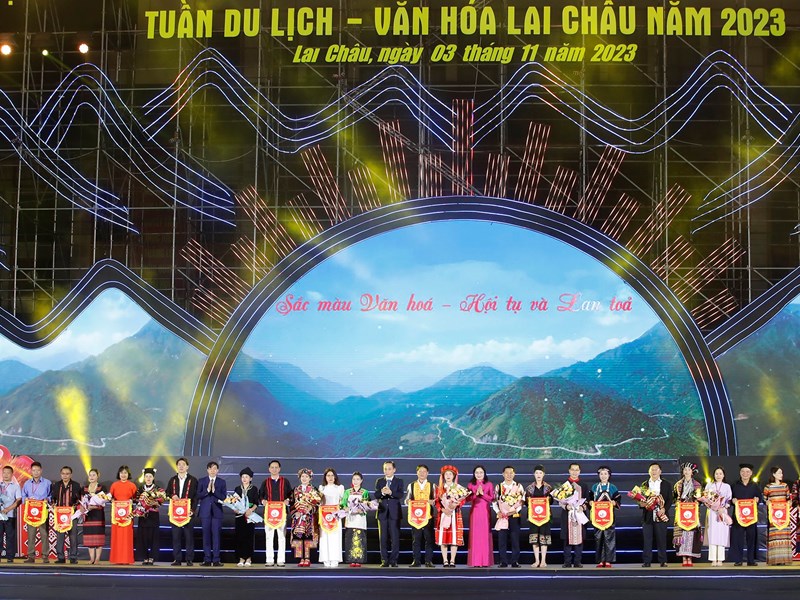 Những giá trị văn hóa của đồng bào các dân tộc rất ít người là tài sản vô giá của dân tộc - Anh 2