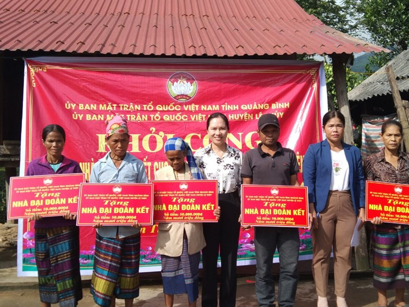 Quảng Bình: Xây mới và sửa chữa hơn 250 nhà “Đại đoàn kết” cho hộ nghèo đồng bào dân tộc - Anh 1