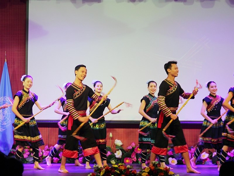 Di sản văn hoá Việt Nam chinh phục bạn bè quốc tế - Anh 4