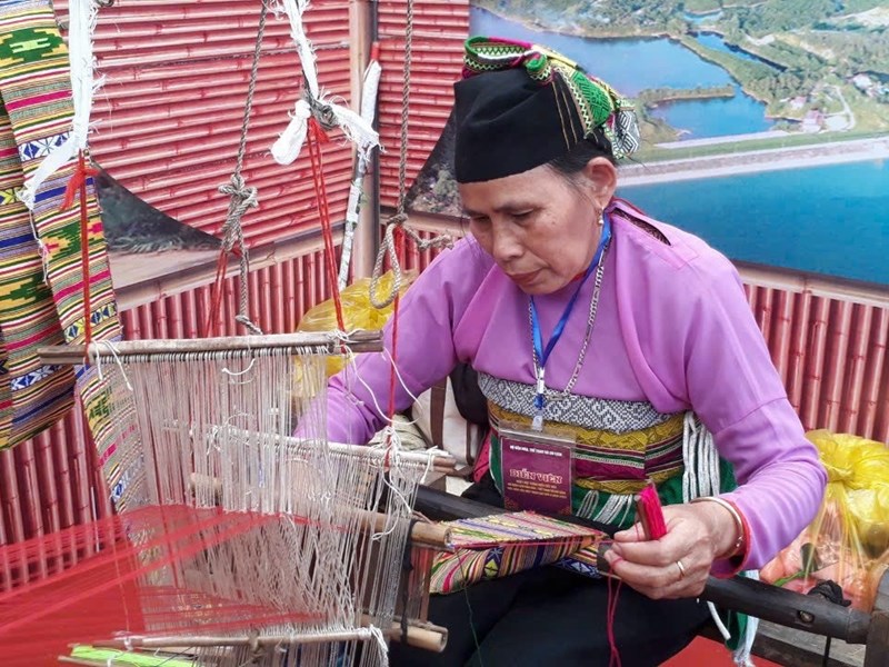 Phát huy sức mạnh khối đại đoàn kết, gìn giữ các giá trị văn hóa truyền thống - Anh 15