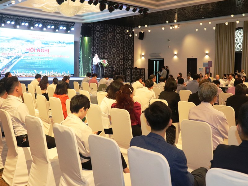 Khánh Hòa: Đối thoại tháo gỡ vướng mắc cho doanh nghiệp du lịch - Anh 1