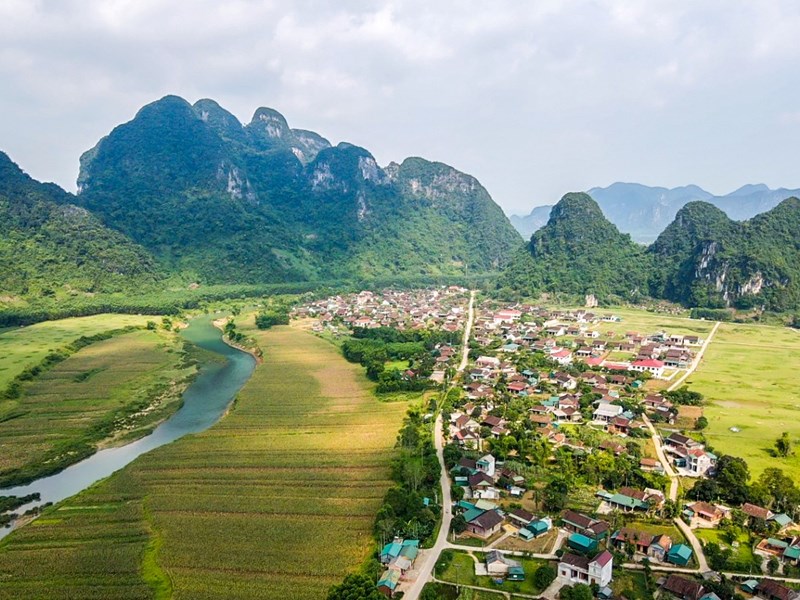 Làng du lịch tốt nhất thế giới phát triển mô hình du lịch thích ứng thời tiết - Anh 1