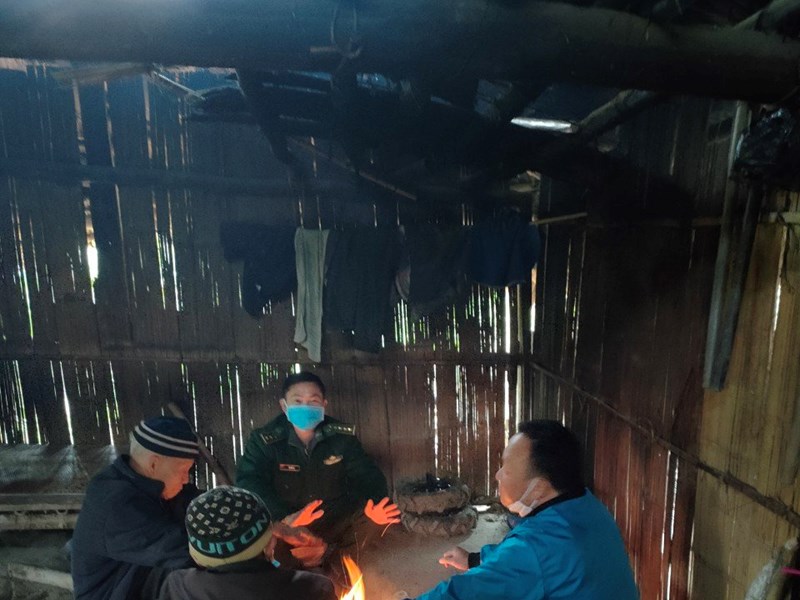 Người lính Biên phòng nỗ lực hỗ trợ người dân xóa đói giảm nghèo, phát triển kinh tế - Anh 1
