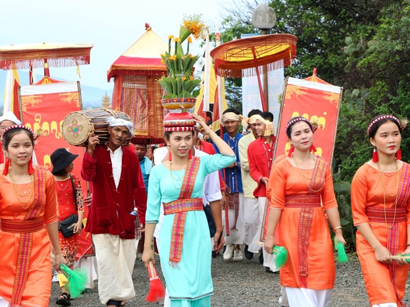 Lễ đón, rước y trang của đồng bào Chăm và Raglai Ninh Thuận - Anh 5
