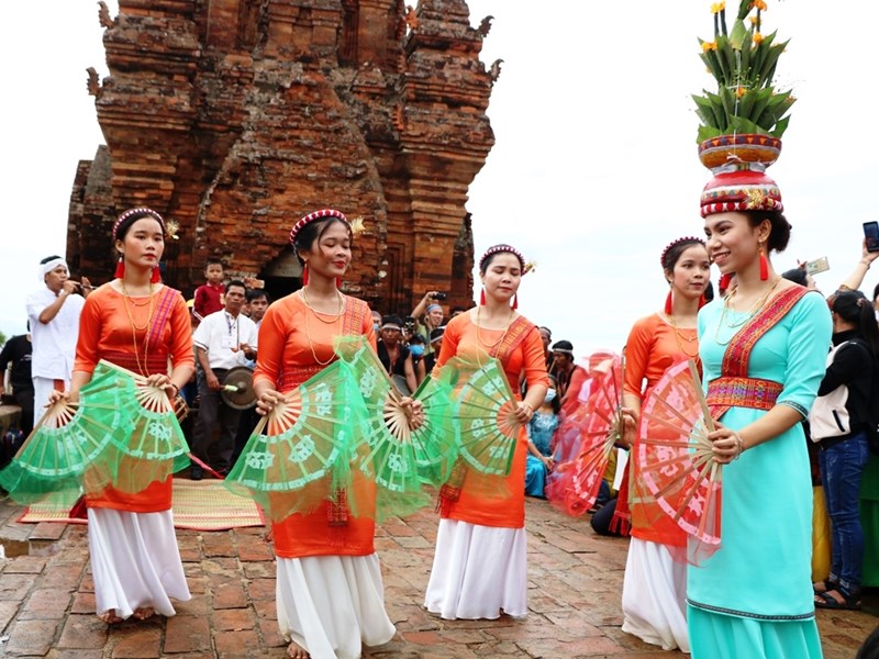 Lễ đón, rước y trang của đồng bào Chăm và Raglai Ninh Thuận - Anh 11