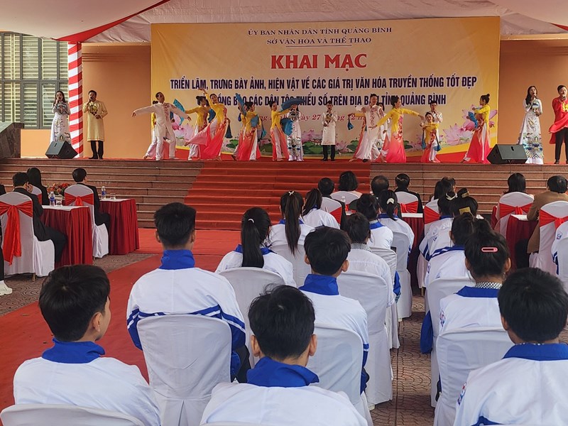 Triển lãm, trưng bày ảnh, hiện vật của đồng bào dân tộc thiểu số ở Quảng Bình - Anh 1