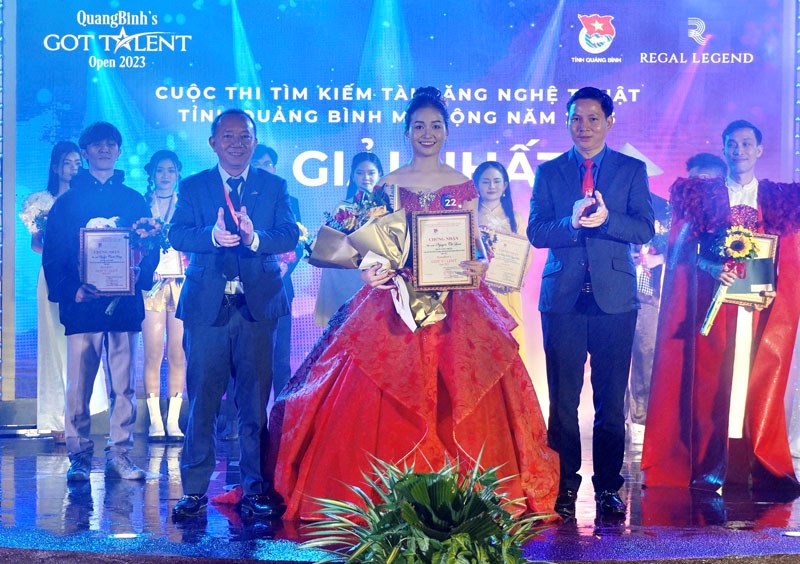 Quảng Bình: Trao giải những tài năng nghệ thuật trẻ - Anh 1