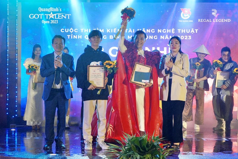 Quảng Bình: Trao giải những tài năng nghệ thuật trẻ - Anh 2