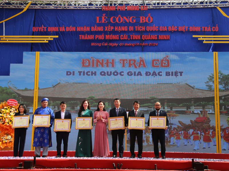 Công bố quyết định và đón nhận Bằng xếp hạng Di tích quốc gia đặc biệt đình Trà Cổ - Anh 3