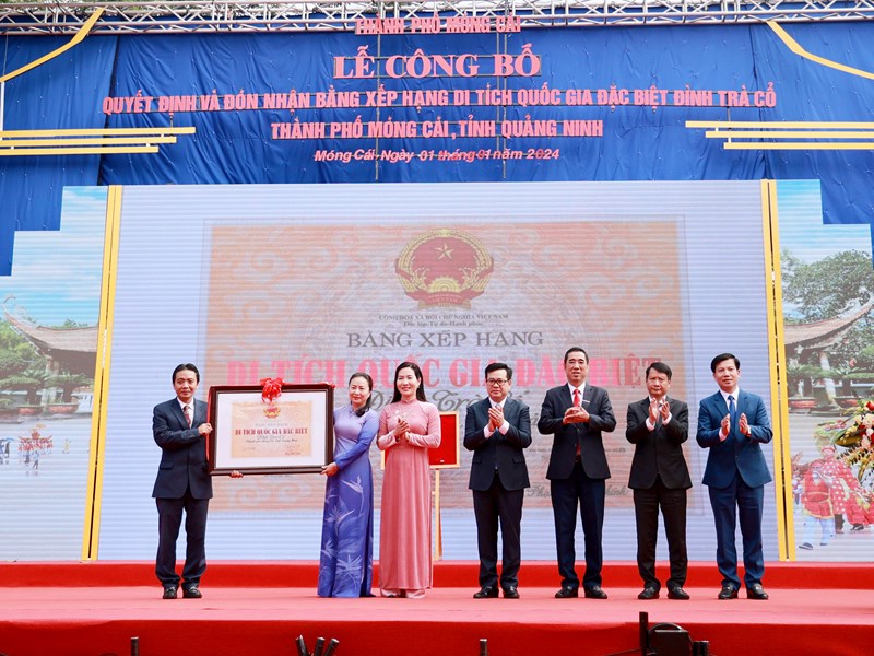 Công bố quyết định và đón nhận Bằng xếp hạng Di tích quốc gia đặc biệt đình Trà Cổ - Anh 1