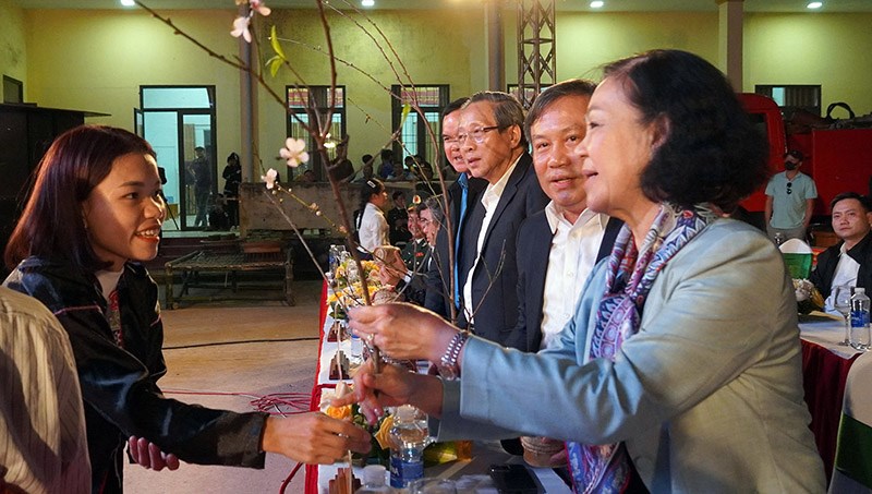 Ấm áp chương trình “Xuân Biên phòng - Ấm lòng dân bản” ở Quảng Bình - Anh 2