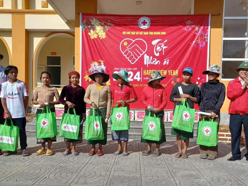Mang Tết lên với đồng bào nghèo vùng cao - Anh 5