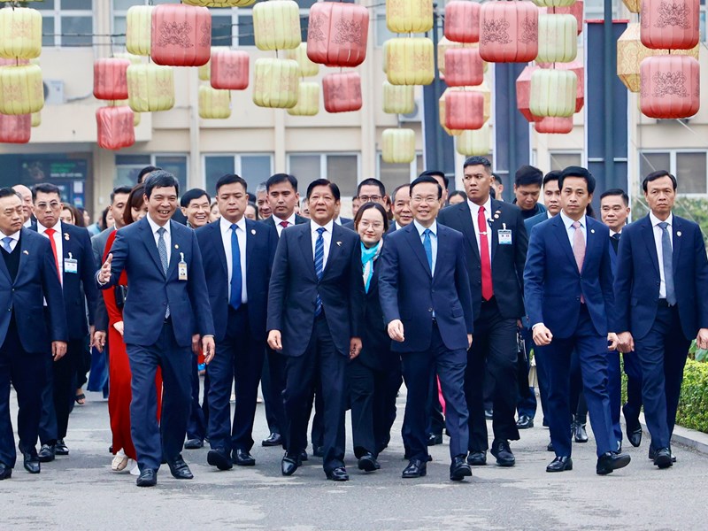 Chủ tịch nước Võ Văn Thưởng và Tổng thống Philippines tham quan Di tích quốc gia đặc biệt Hoàng thành Thăng Long - Anh 5