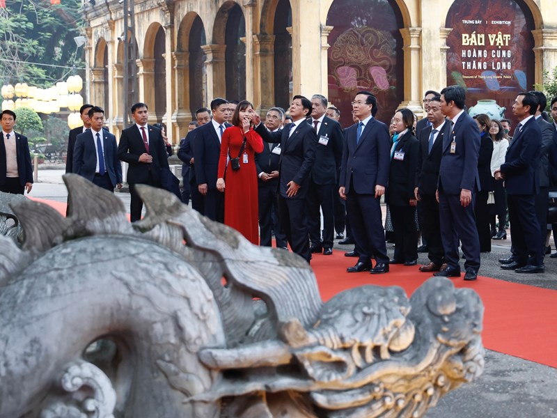 Chủ tịch nước Võ Văn Thưởng và Tổng thống Philippines tham quan Di tích quốc gia đặc biệt Hoàng thành Thăng Long - Anh 2