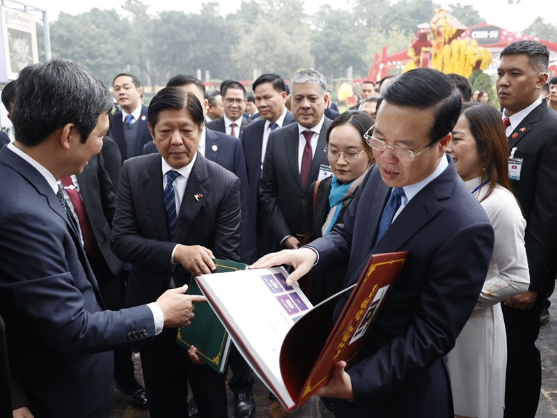 Chủ tịch nước Võ Văn Thưởng và Tổng thống Philippines tham quan Di tích quốc gia đặc biệt Hoàng thành Thăng Long - Anh 4