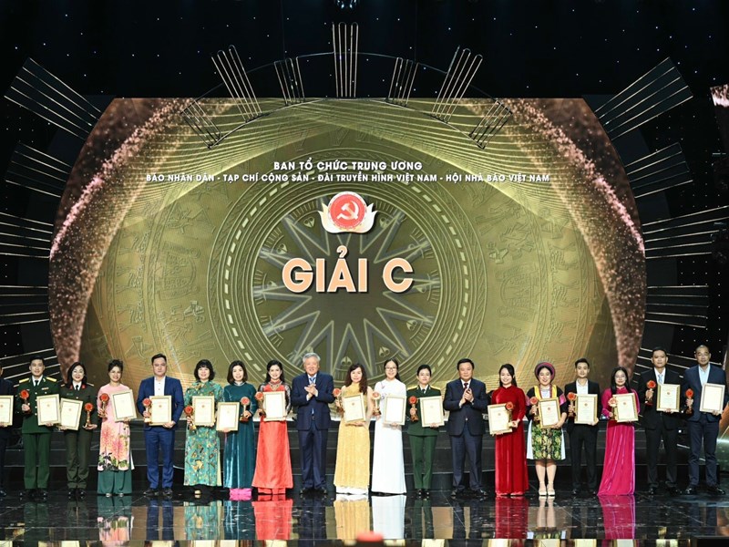 Thủ tướng: Niềm tin, sự đồng lòng của nhân dân là nguồn cảm hứng vô tận cho những tác phẩm báo chí - Anh 5