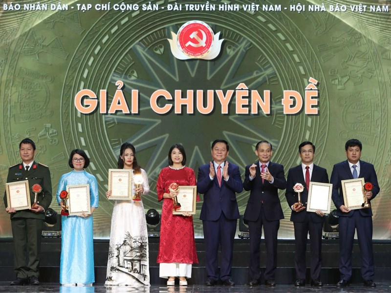 Thủ tướng: Niềm tin, sự đồng lòng của nhân dân là nguồn cảm hứng vô tận cho những tác phẩm báo chí - Anh 8