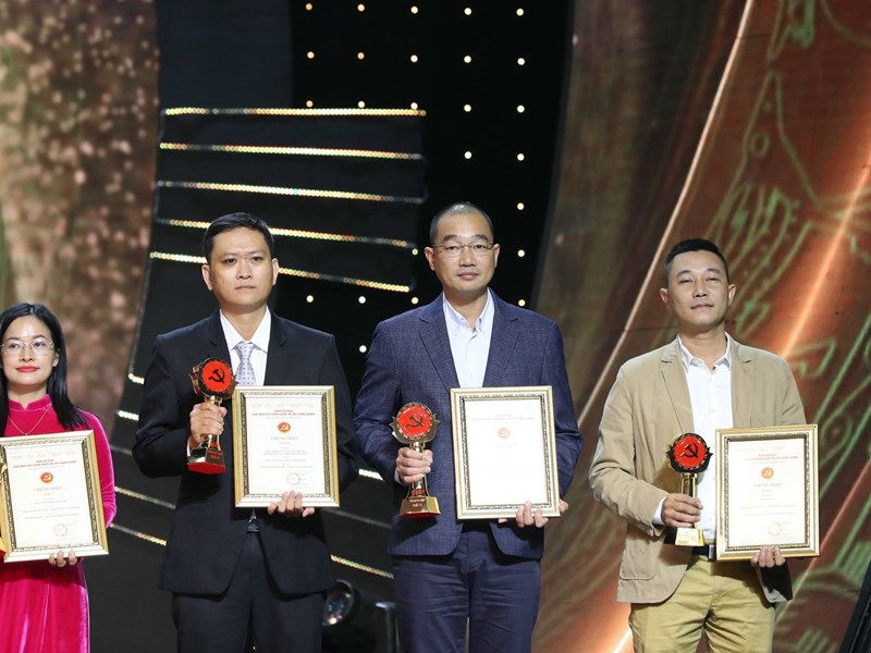 Thủ tướng: Niềm tin, sự đồng lòng của nhân dân là nguồn cảm hứng vô tận cho những tác phẩm báo chí - Anh 6