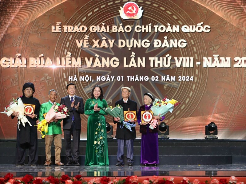Thủ tướng: Niềm tin, sự đồng lòng của nhân dân là nguồn cảm hứng vô tận cho những tác phẩm báo chí - Anh 10