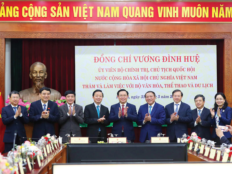 Bộ trưởng Bộ VHTTDL Nguyễn Văn Hùng: 