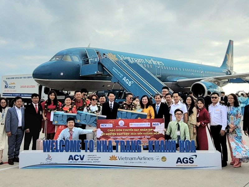 Khánh Hòa đón hơn 600.000 lượt khách trong dịp Tết Nguyên đán - Anh 2
